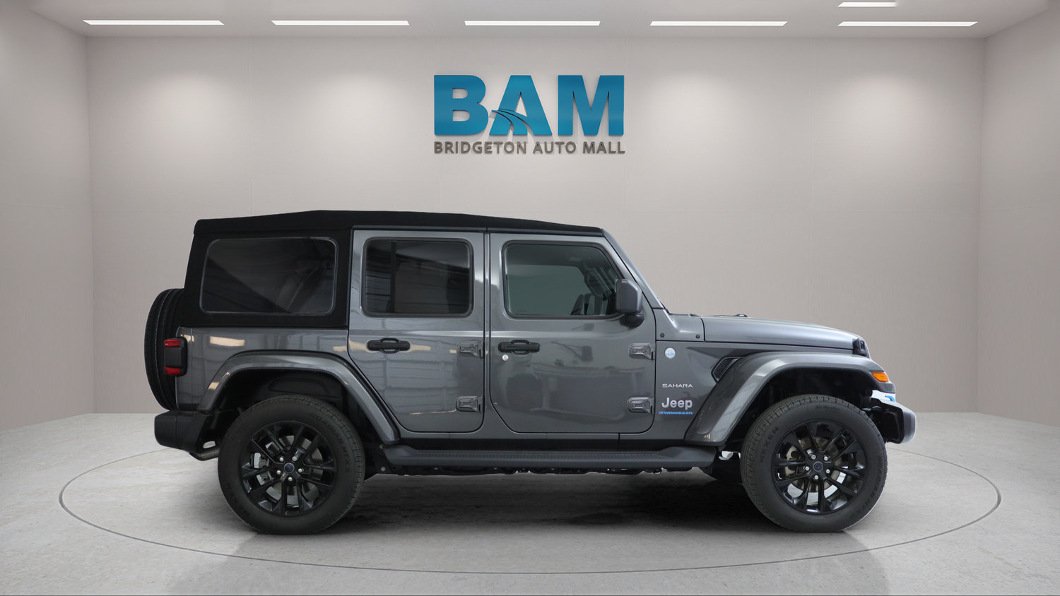 Used 2024 Jeep Wrangler Unlimited Sahara w/ Technology Group AWD/4WD image 8