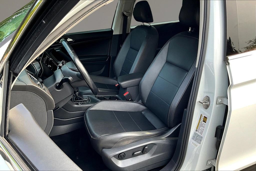 Used 2019 Volkswagen Tiguan SE w/ Panoramic Sunroof Package FWD image 18