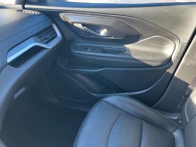 Used 2024 GMC Terrain SLT image 12