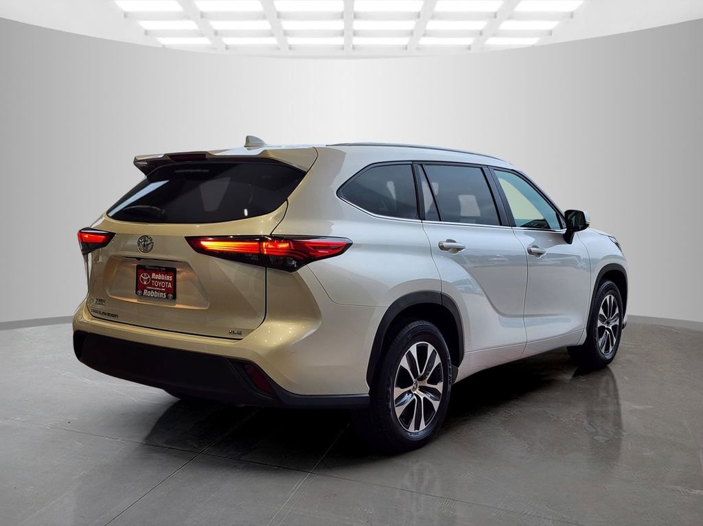 Used 2023 Toyota Highlander XLE FWD image 5