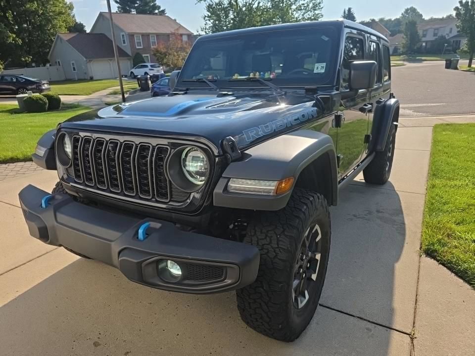 Used 2024 Jeep Wrangler Unlimited Rubicon 4xe w/ Technology Group AWD/4WD image 5