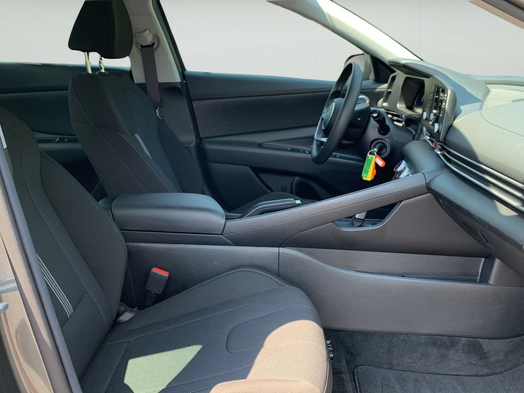 Certified 2026 Hyundai Elantra SE FWD image 36