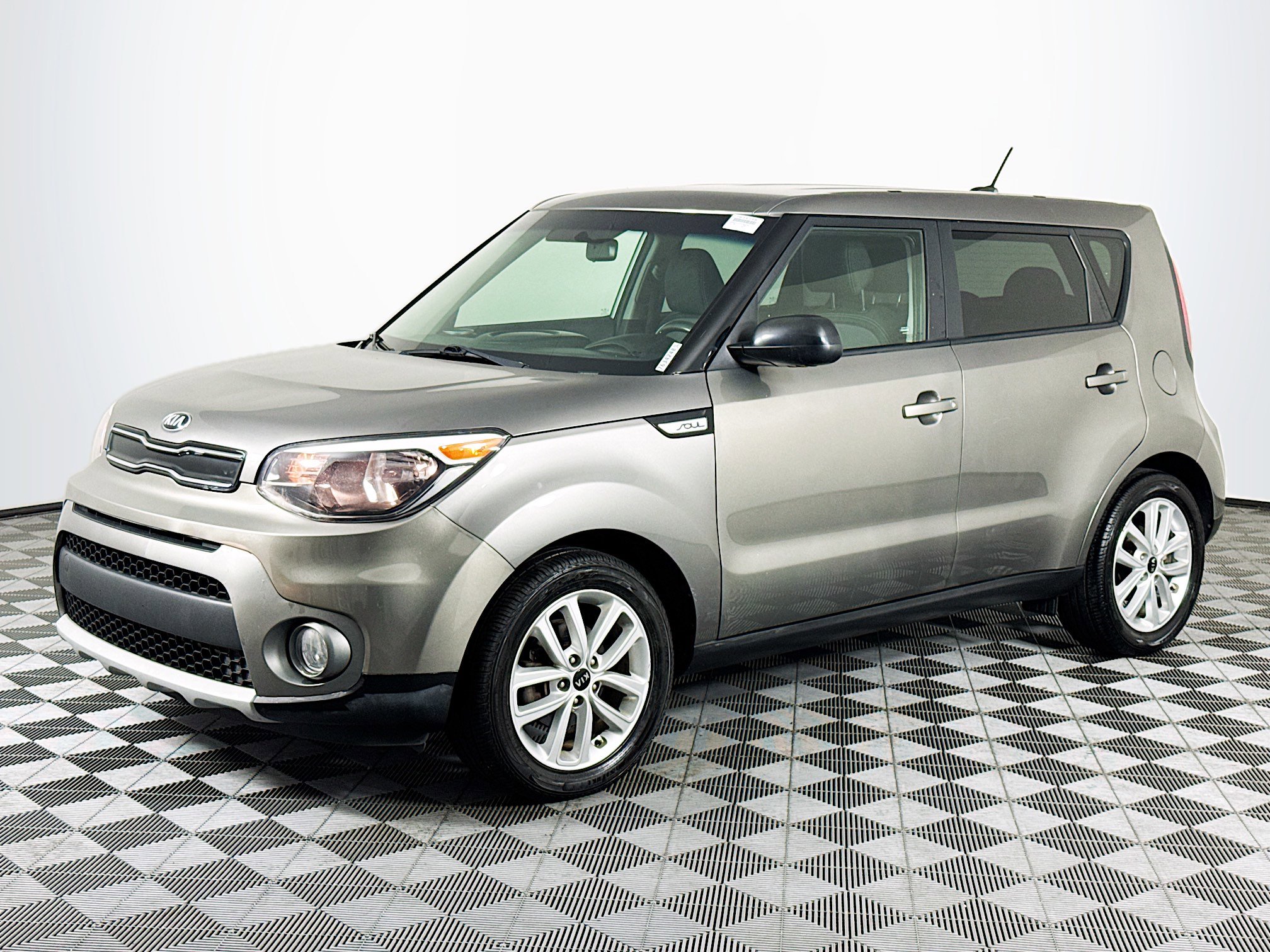 Used 2019 Kia Soul + image 4