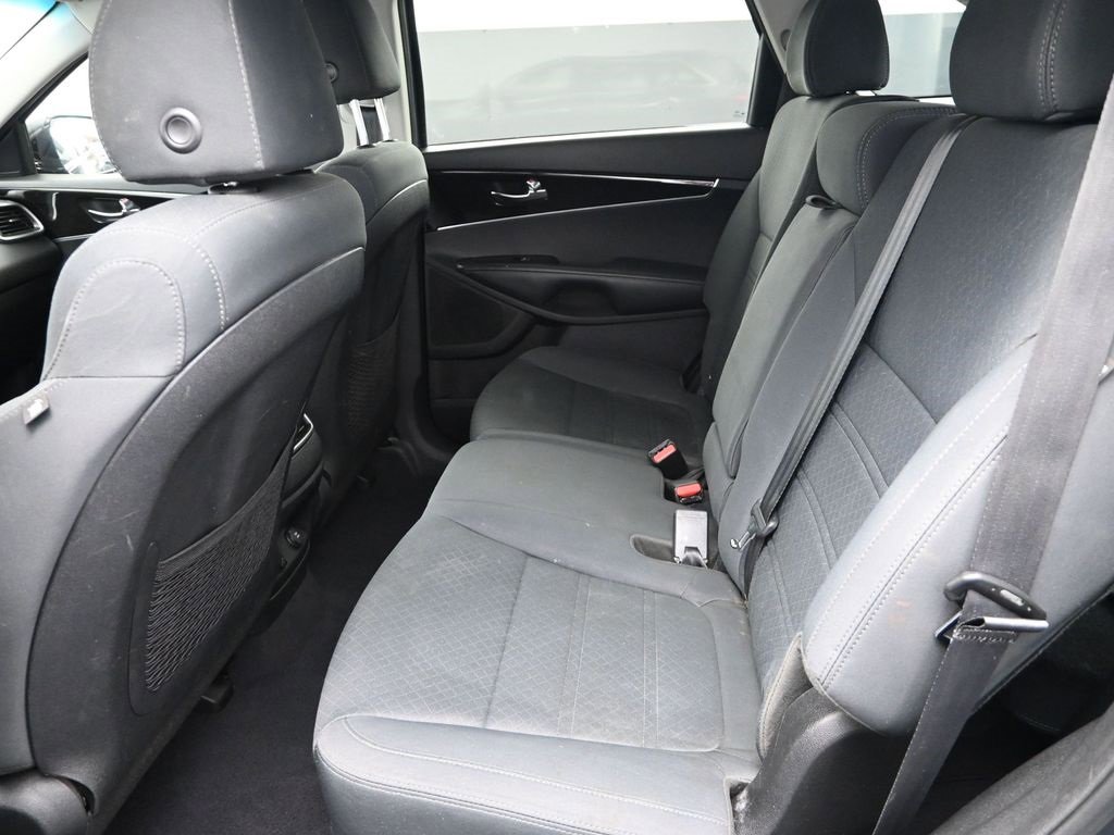 Used 2020 Kia Sorento LX image 12