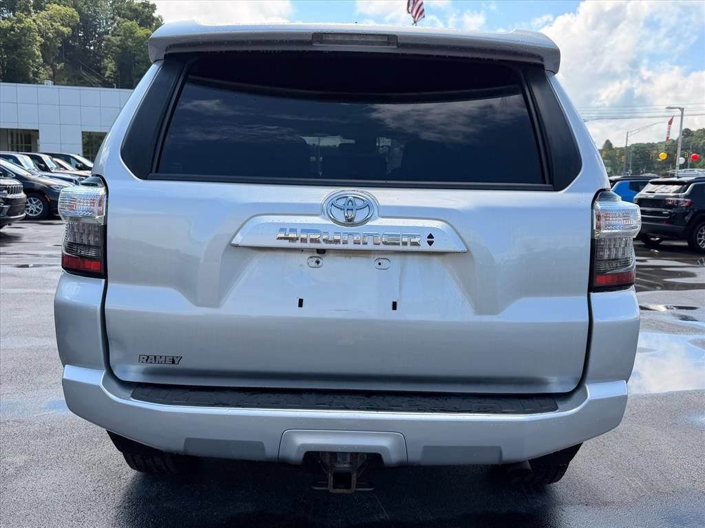 Used 2022 Toyota 4Runner SR5 Premium w/ Moonroof Package AWD/4WD image 6