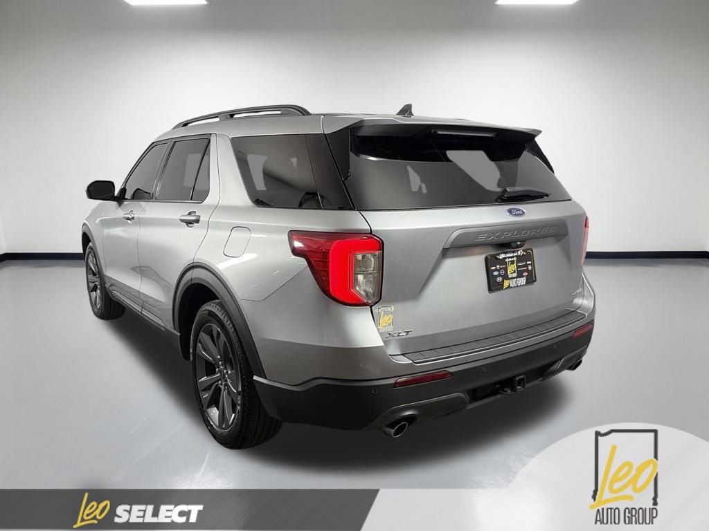 Used 2023 Ford Explorer XLT w/ Equipment Group 202A AWD/4WD image 6