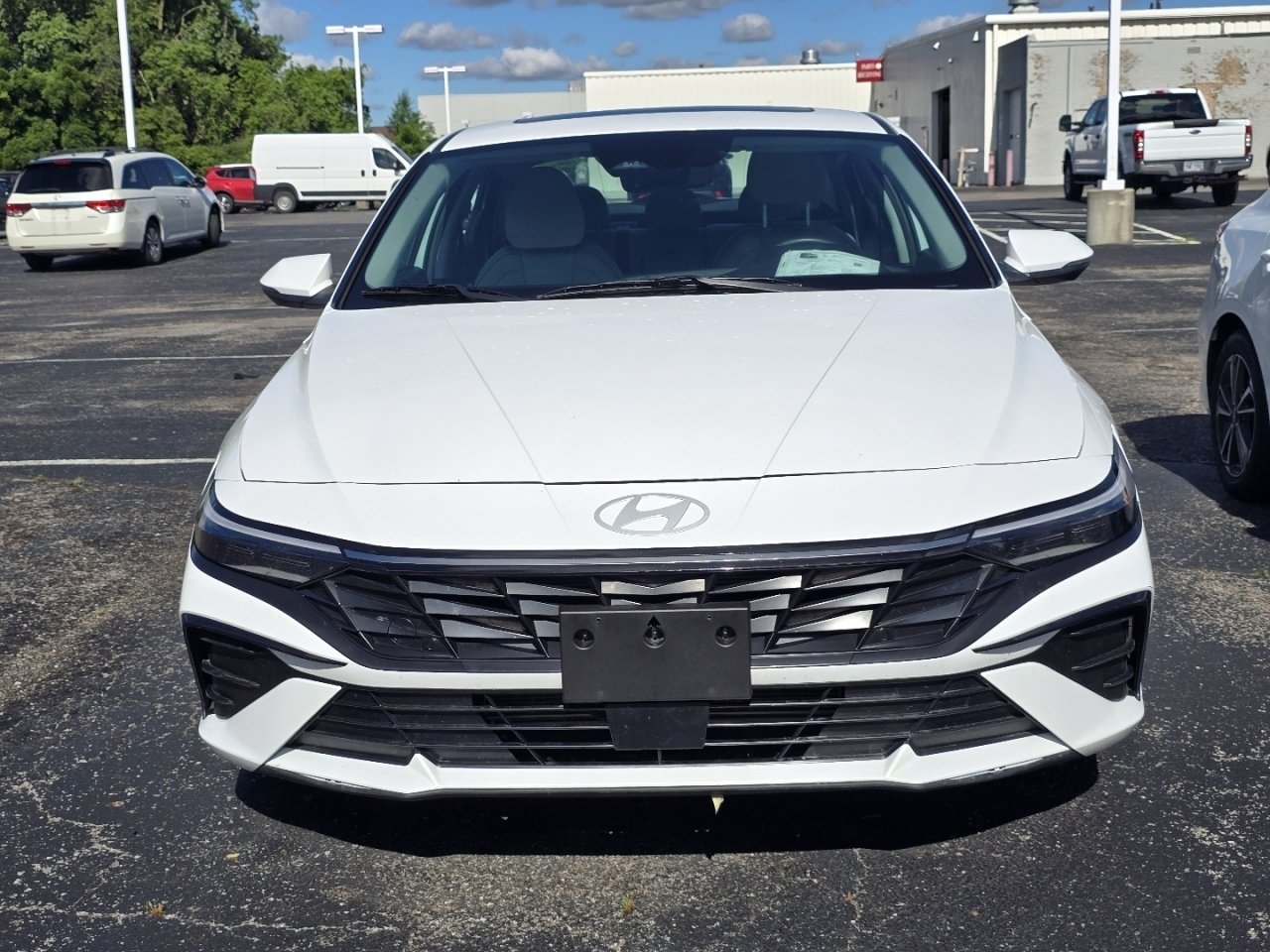 Used 2025 Hyundai Elantra Limited FWD image 2