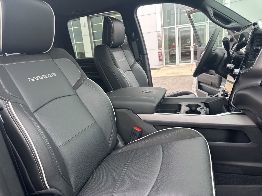 New 2025 RAM 2500 Laramie AWD/4WD image 36
