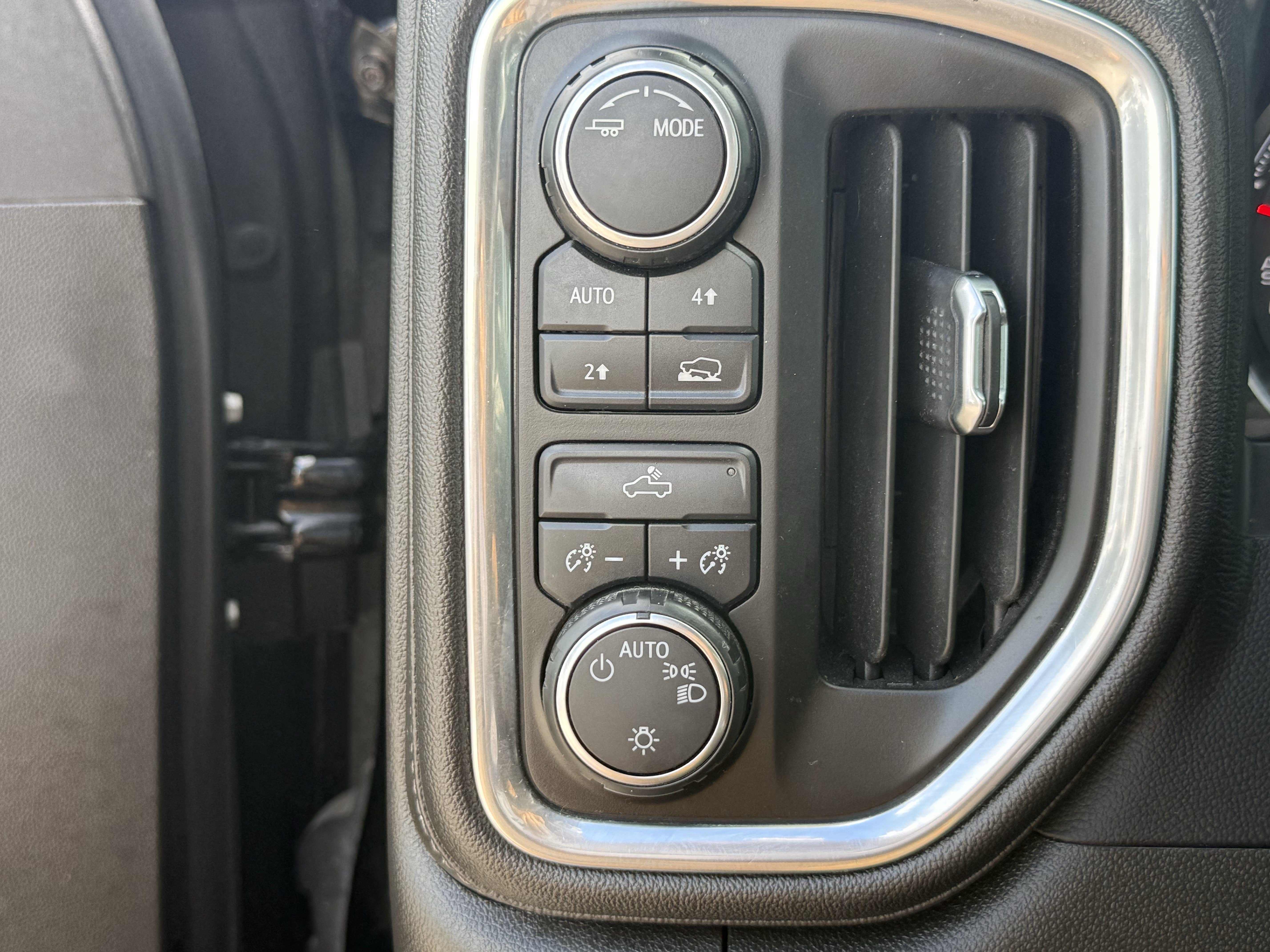 Used 2022 Chevrolet Silverado 1500 LT AWD/4WD image 24