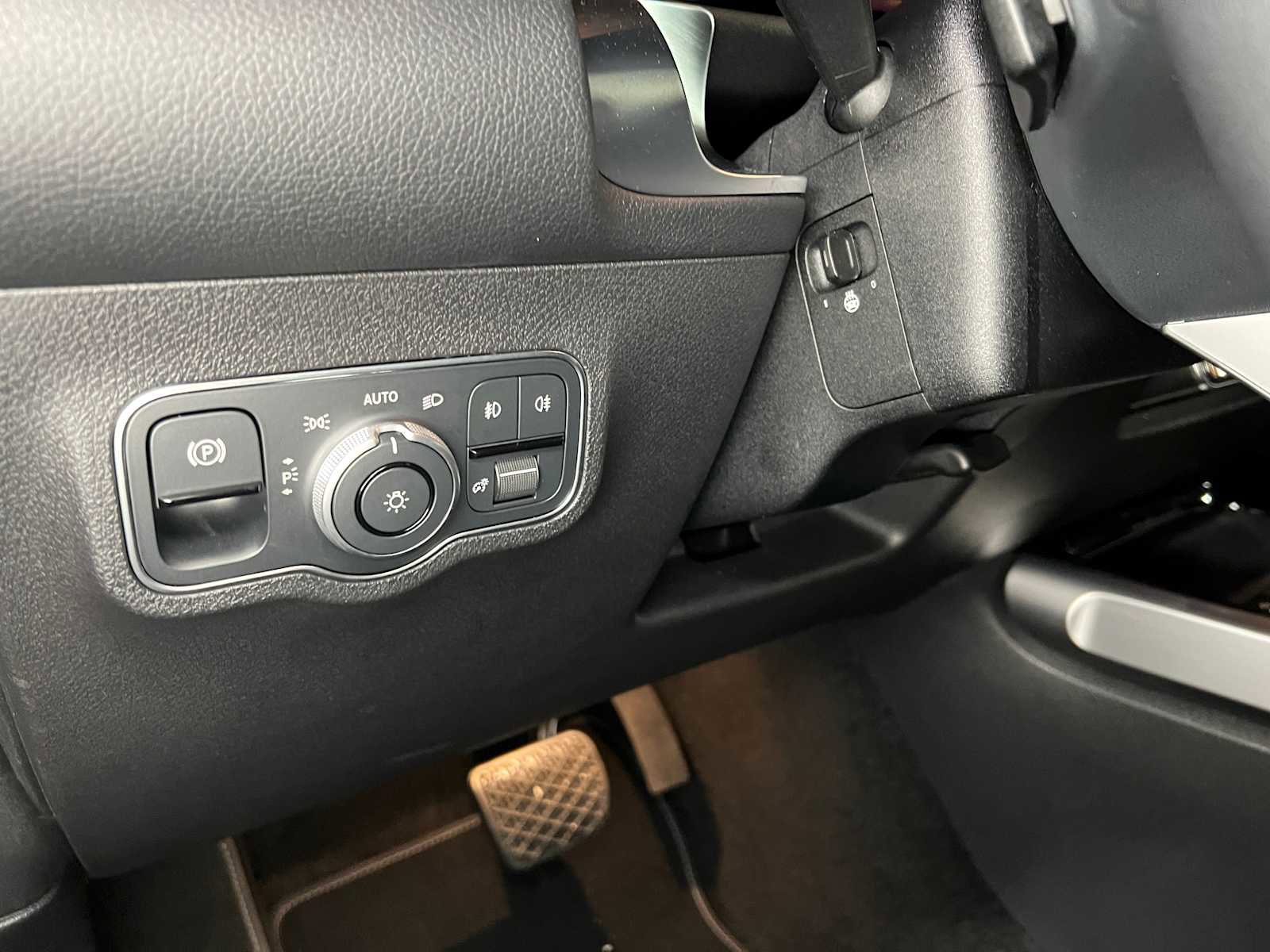 Used 2026 Mercedes-Benz GLB 250 4MATIC image 27