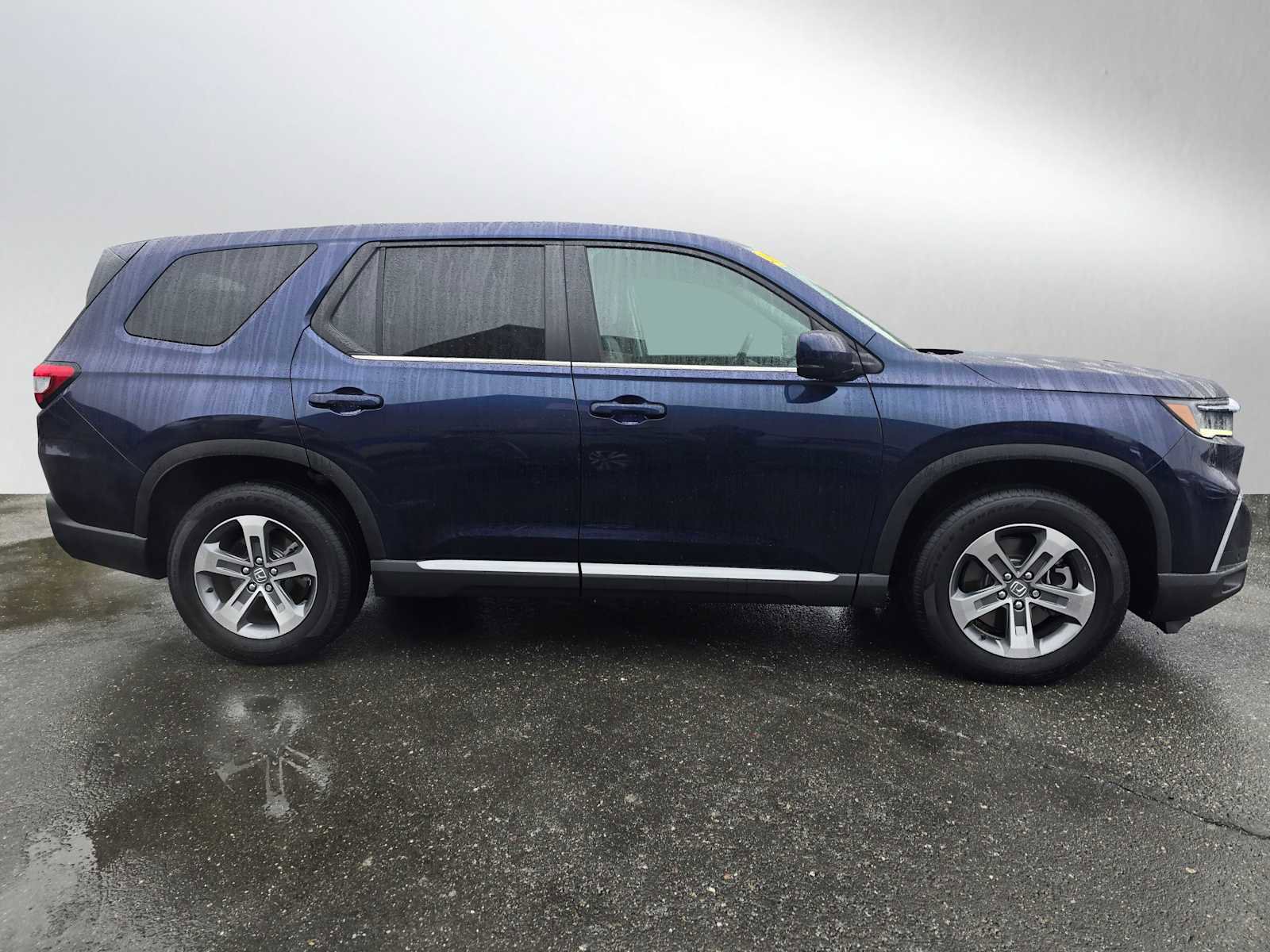 Used 2025 Honda Pilot EX-L image 2