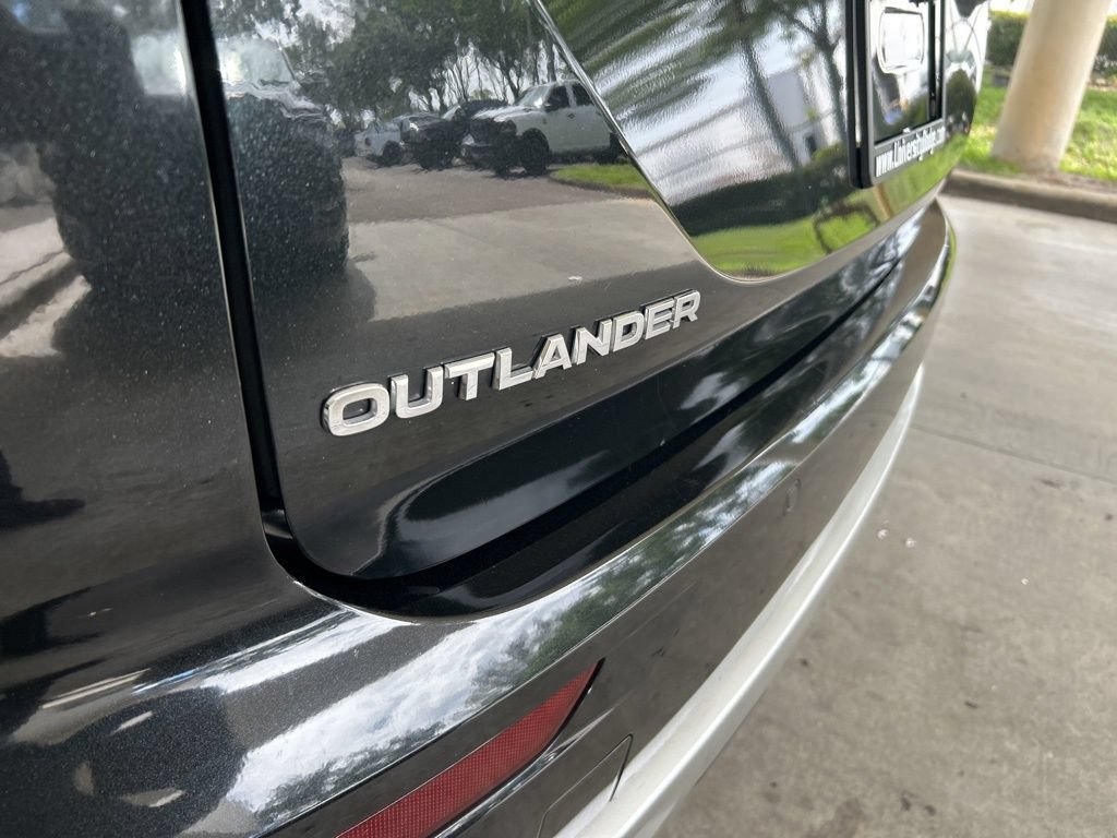 Used 2023 Mitsubishi Outlander SE FWD image 16