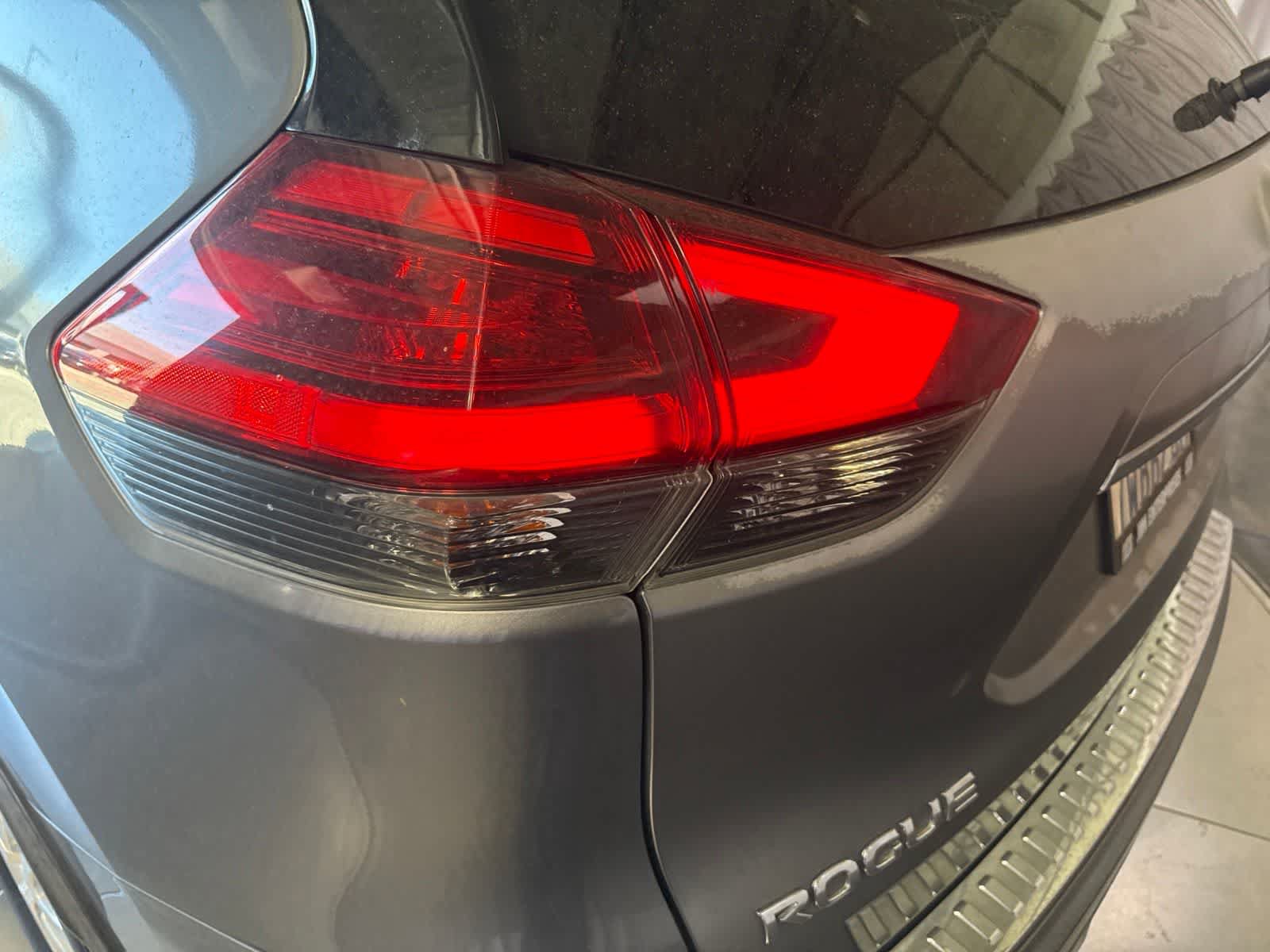 Used 2017 Nissan Rogue SV FWD image 9