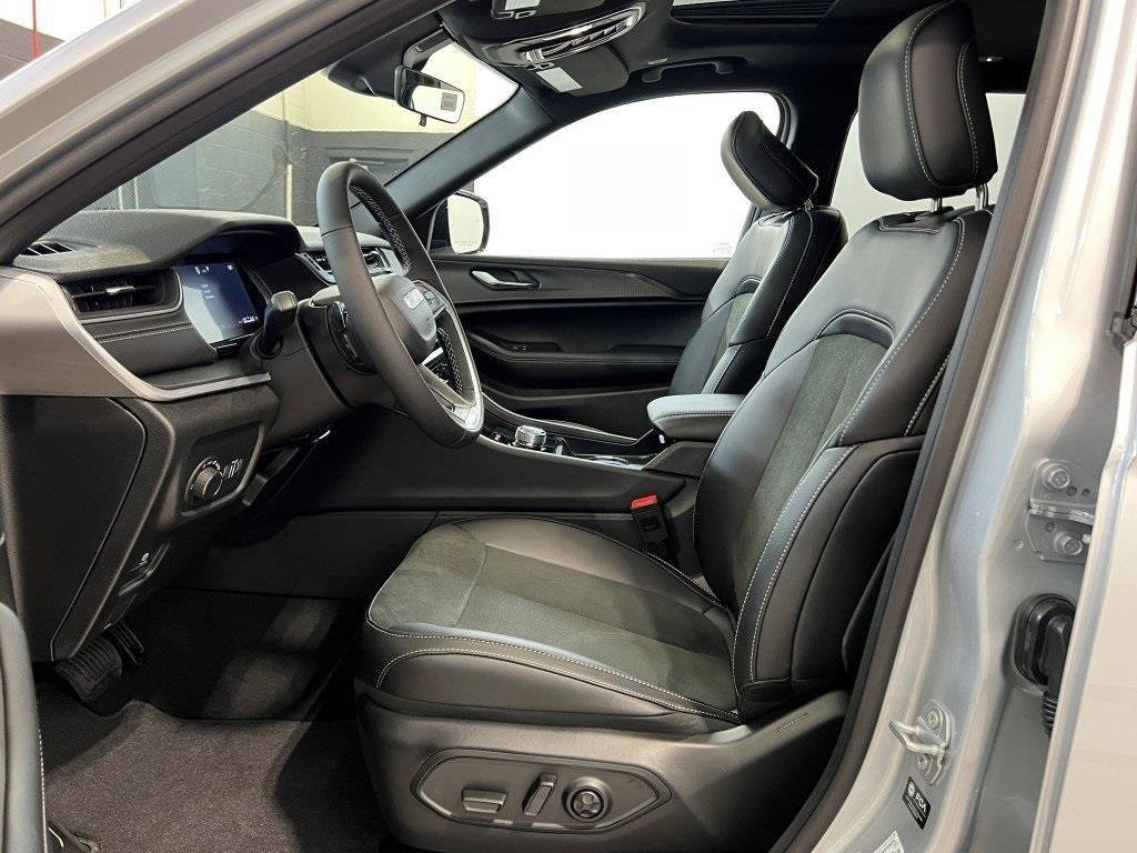 New 2025 Jeep Grand Cherokee L Altitude image 14