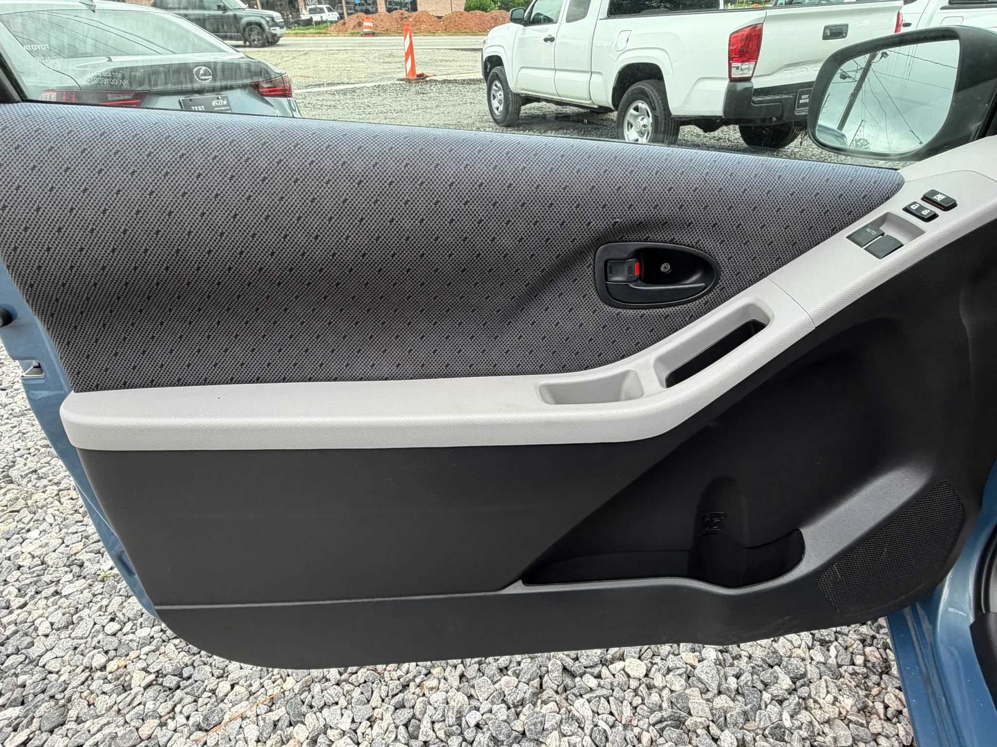 Used 2009 Toyota Yaris S FWD image 16