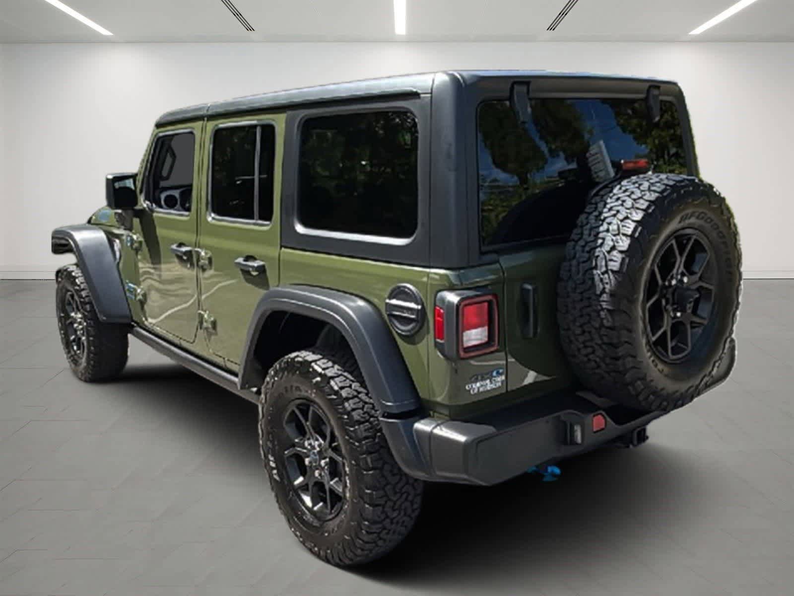 Used 2024 Jeep Wrangler Unlimited AWD/4WD image 3