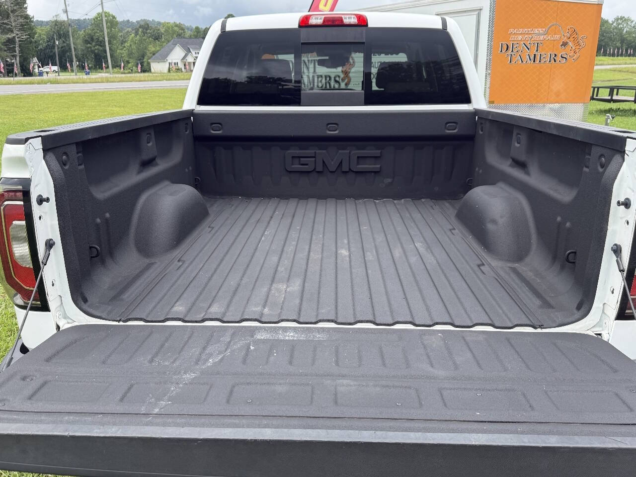 Used 2018 GMC Sierra 1500 SLT AWD/4WD image 9