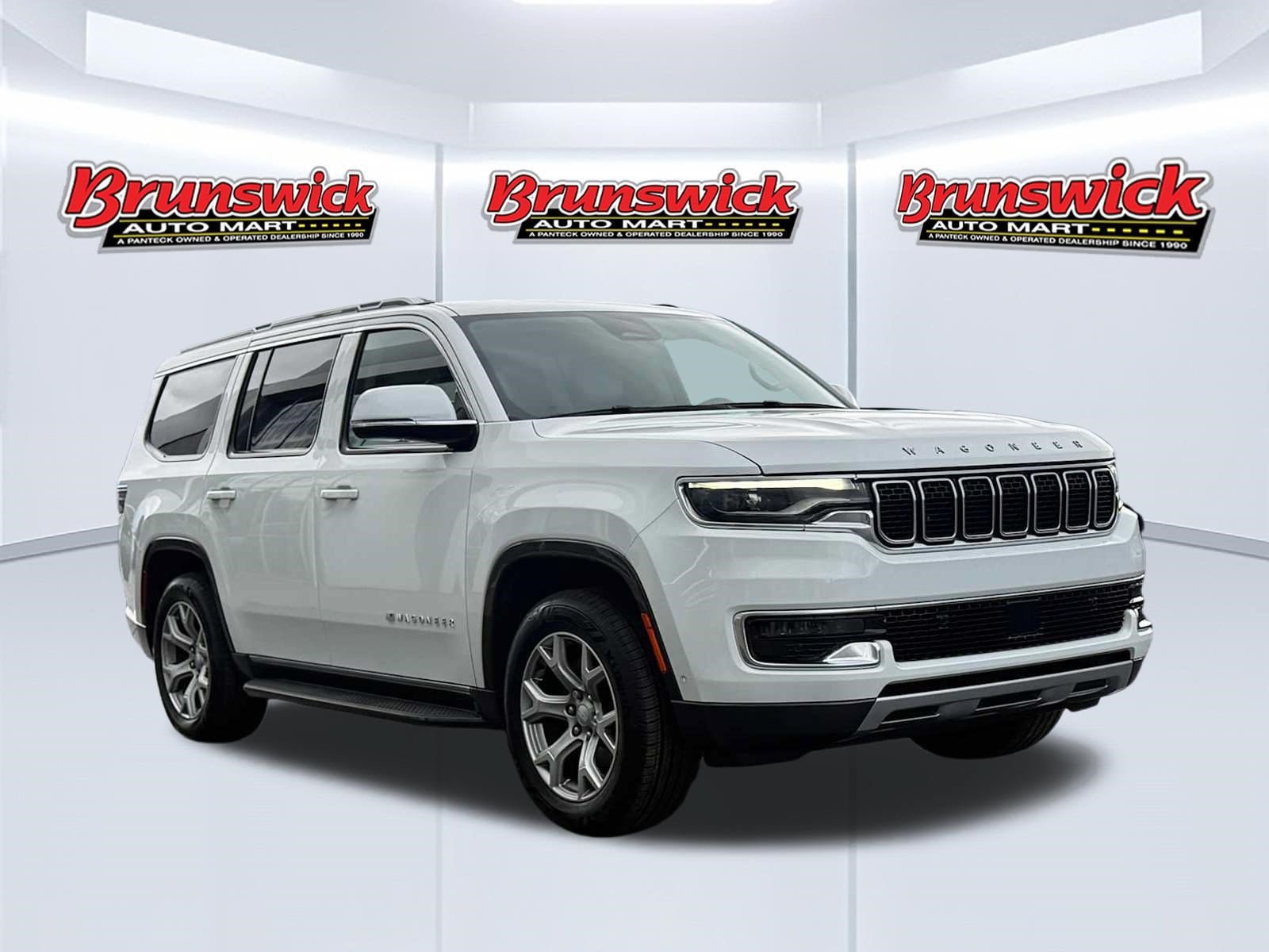 Used 2022 Jeep Wagoneer Series II AWD/4WD image 3