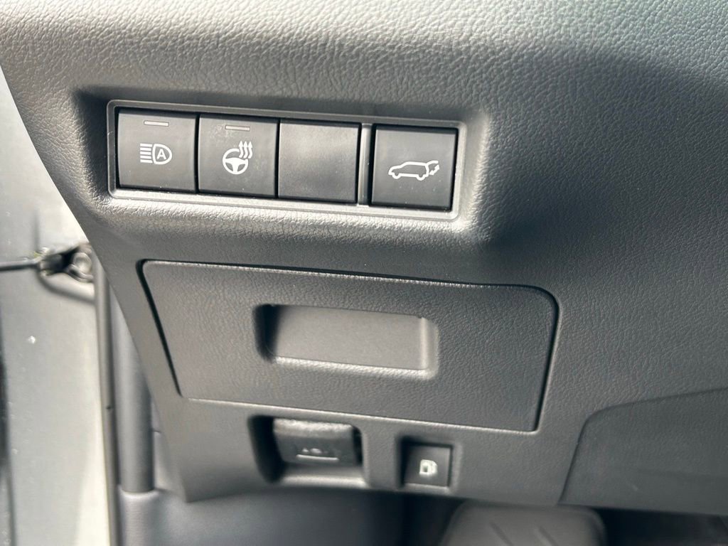 Used 2025 Toyota Grand Highlander AWD image 17