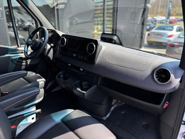 Used 2025 Mercedes-Benz Sprinter 2500 image 43