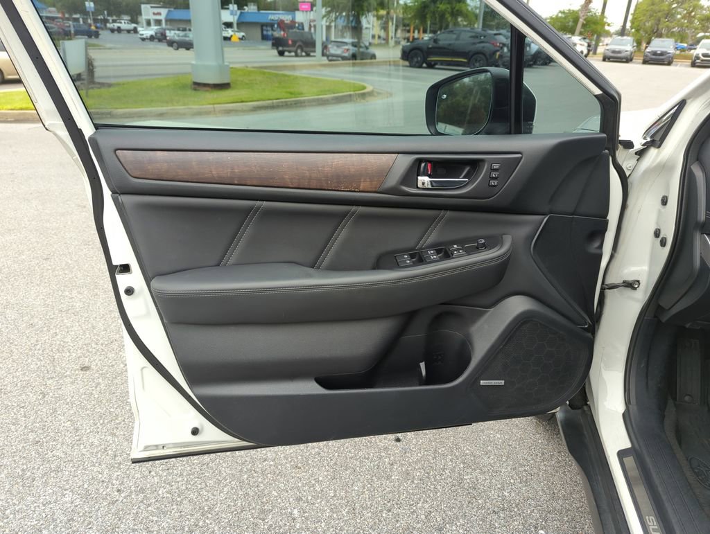 Used 2019 Subaru Outback 2.5i Limited AWD/4WD image 18