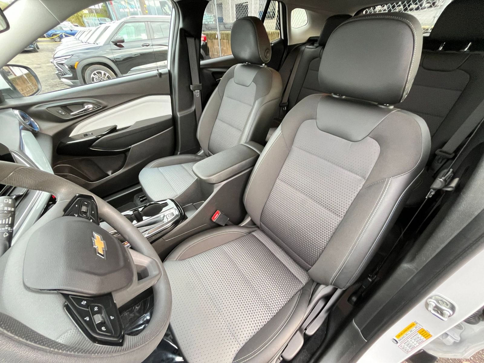 Used 2025 Chevrolet Trax LT image 34