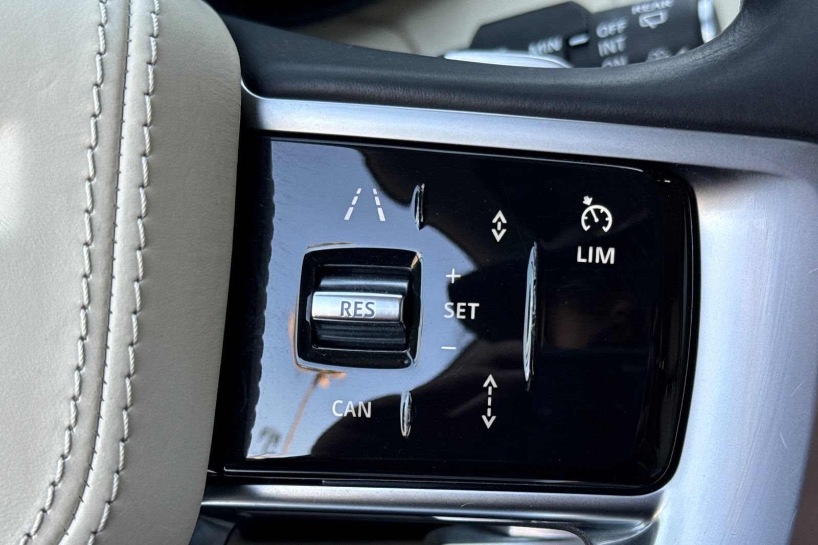 Certified 2023 Land Rover Range Rover SE AWD/4WD image 29