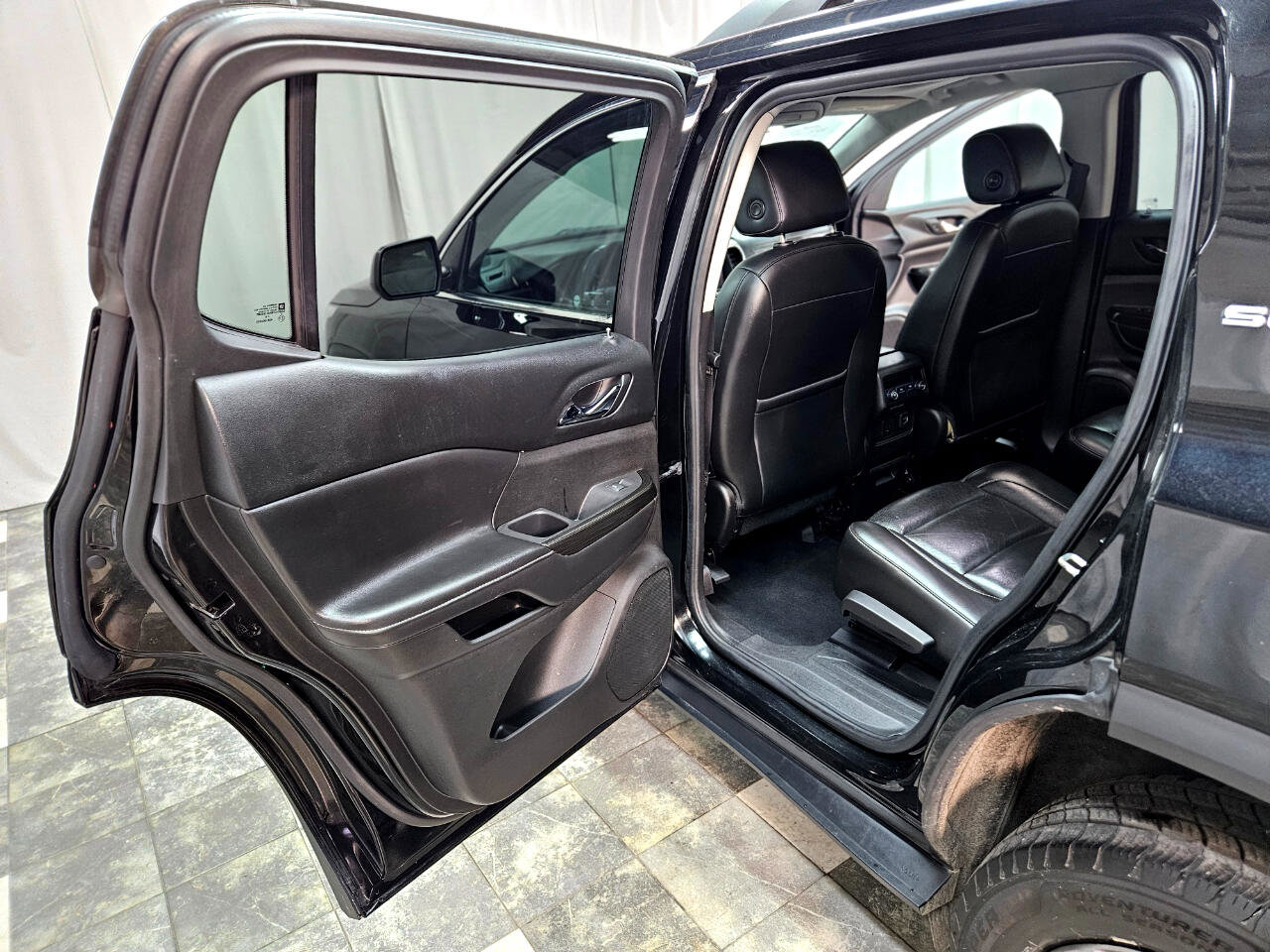 Used 2019 GMC Acadia SLT image 10