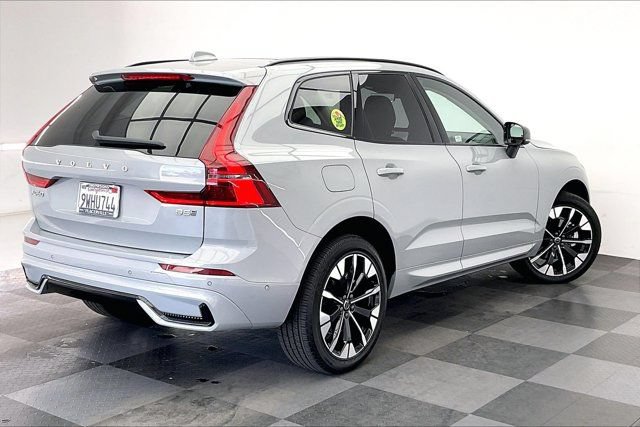 Used 2026 Volvo XC60 B5 Plus w/ Climate Package PRO AWD/4WD image 13
