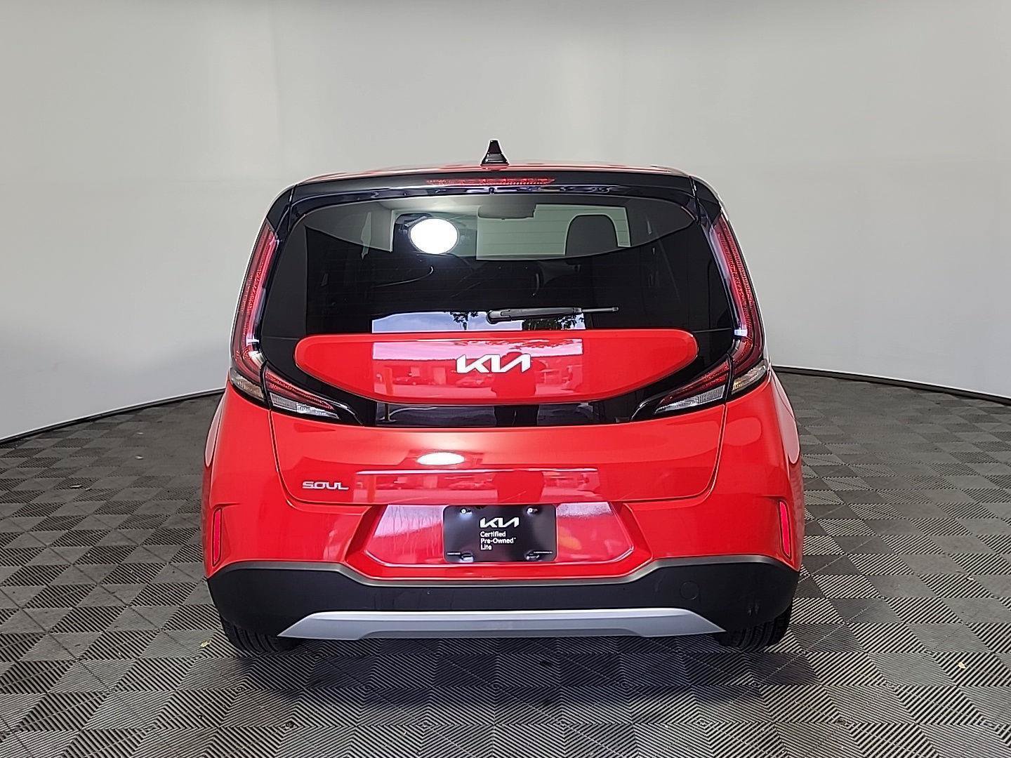 Certified 2023 Kia Soul LX w/ LX Technology Package FWD image 5