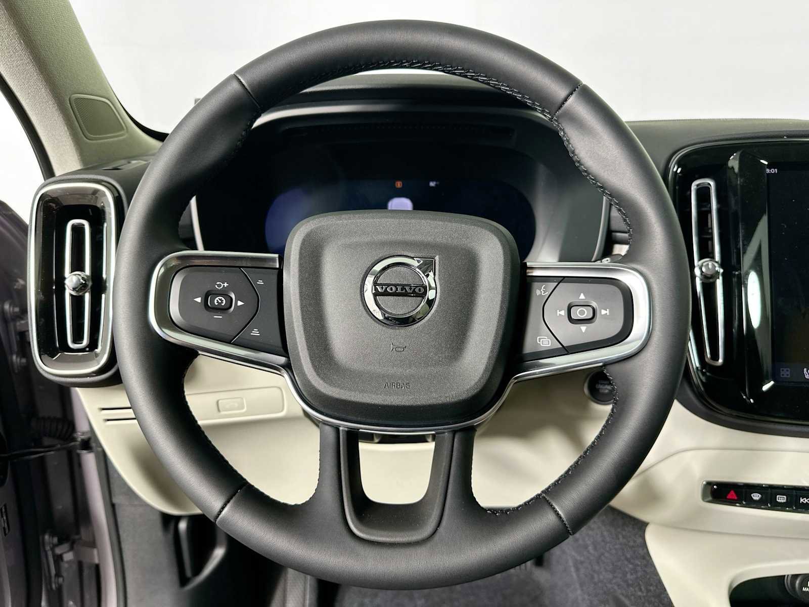 New 2026 Volvo XC40 B5 Ultra w/ Climate Package image 11