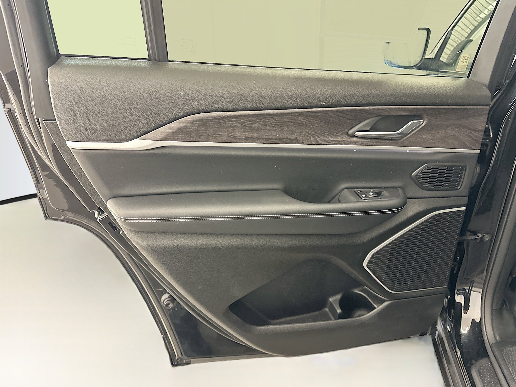 Used 2022 Jeep Grand Cherokee L Limited image 27