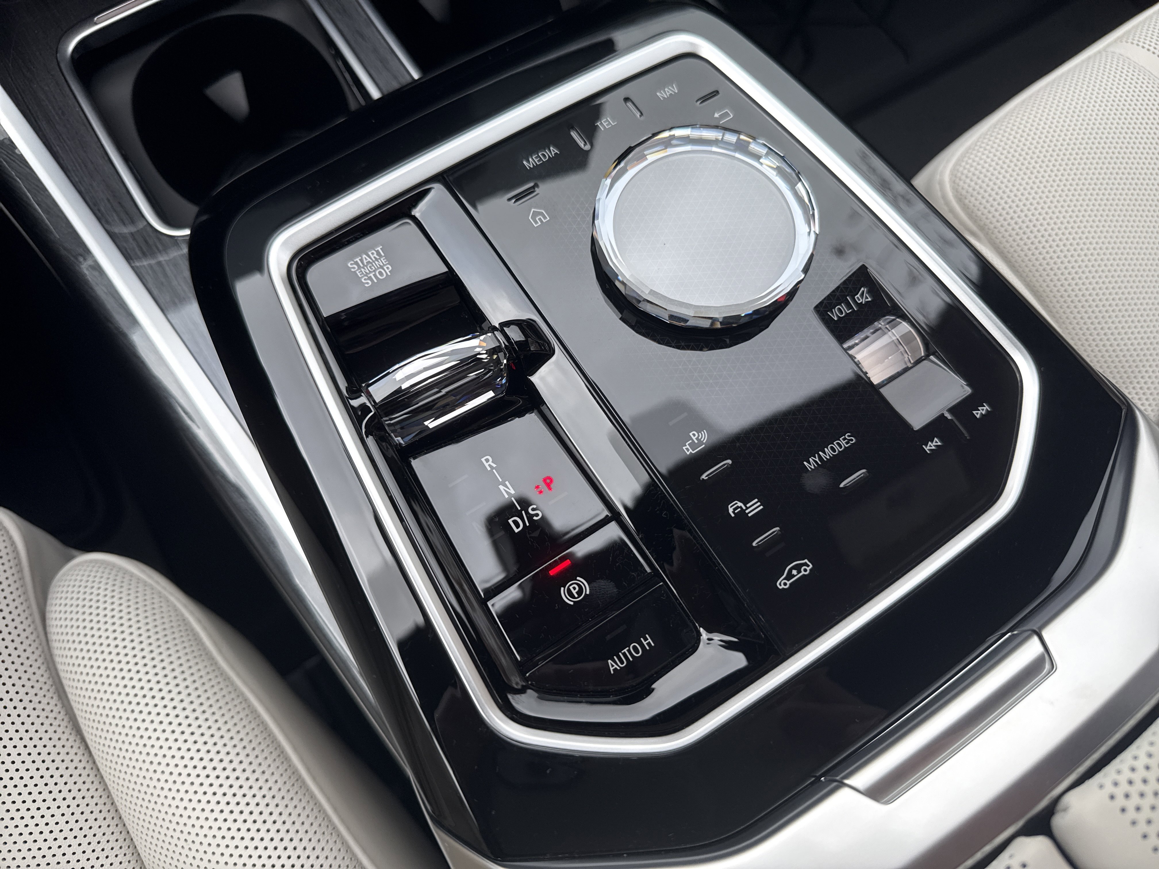 New 2026 BMW 750e xDrive AWD/4WD image 18