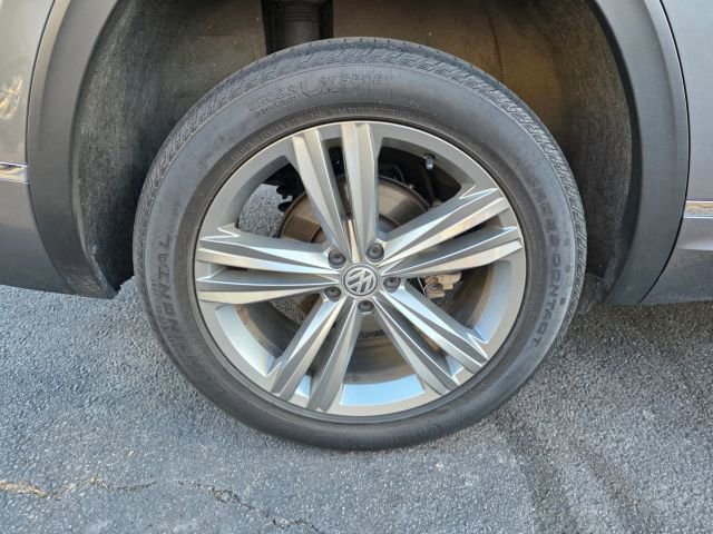 Used 2019 Volkswagen Atlas SEL R-Line AWD/4WD image 20
