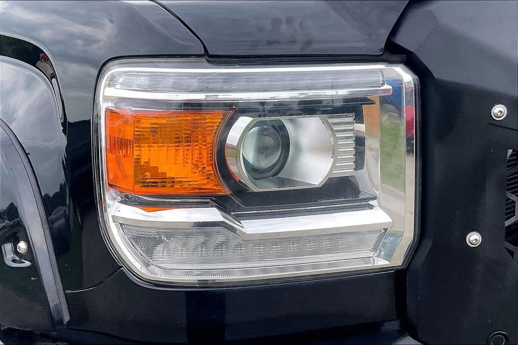 Used 2019 GMC Sierra 2500 Denali w/ Suspension Package, Off-Road AWD/4WD image 28