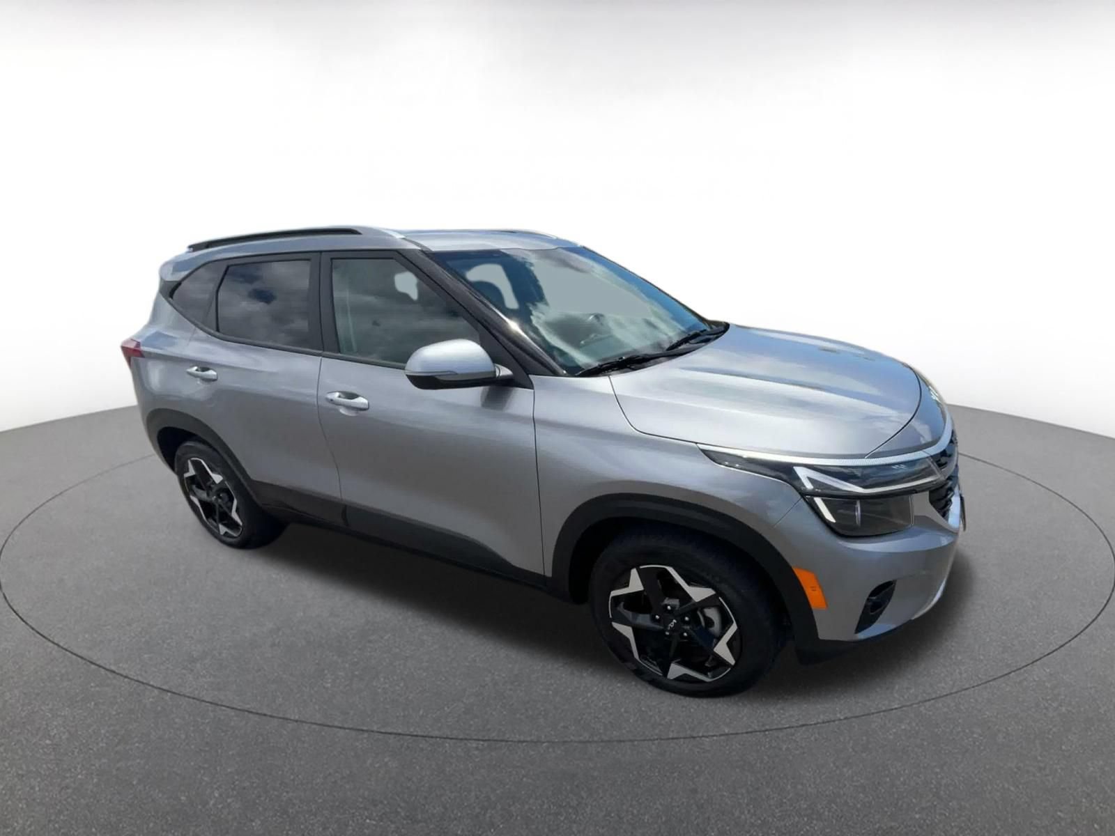 Used 2025 Kia Seltos S FWD image 2