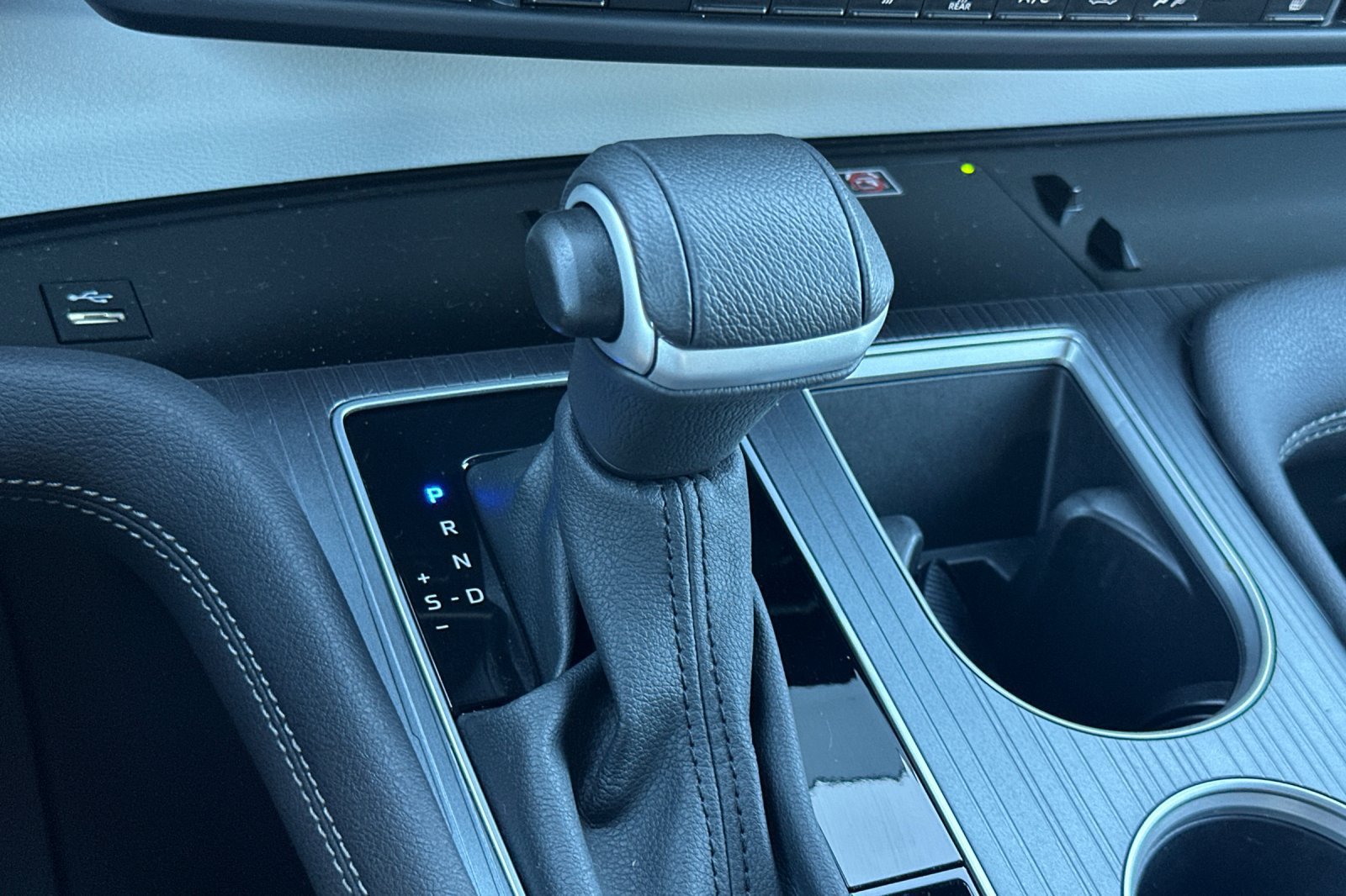 Certified 2025 Toyota Sienna XLE FWD image 24