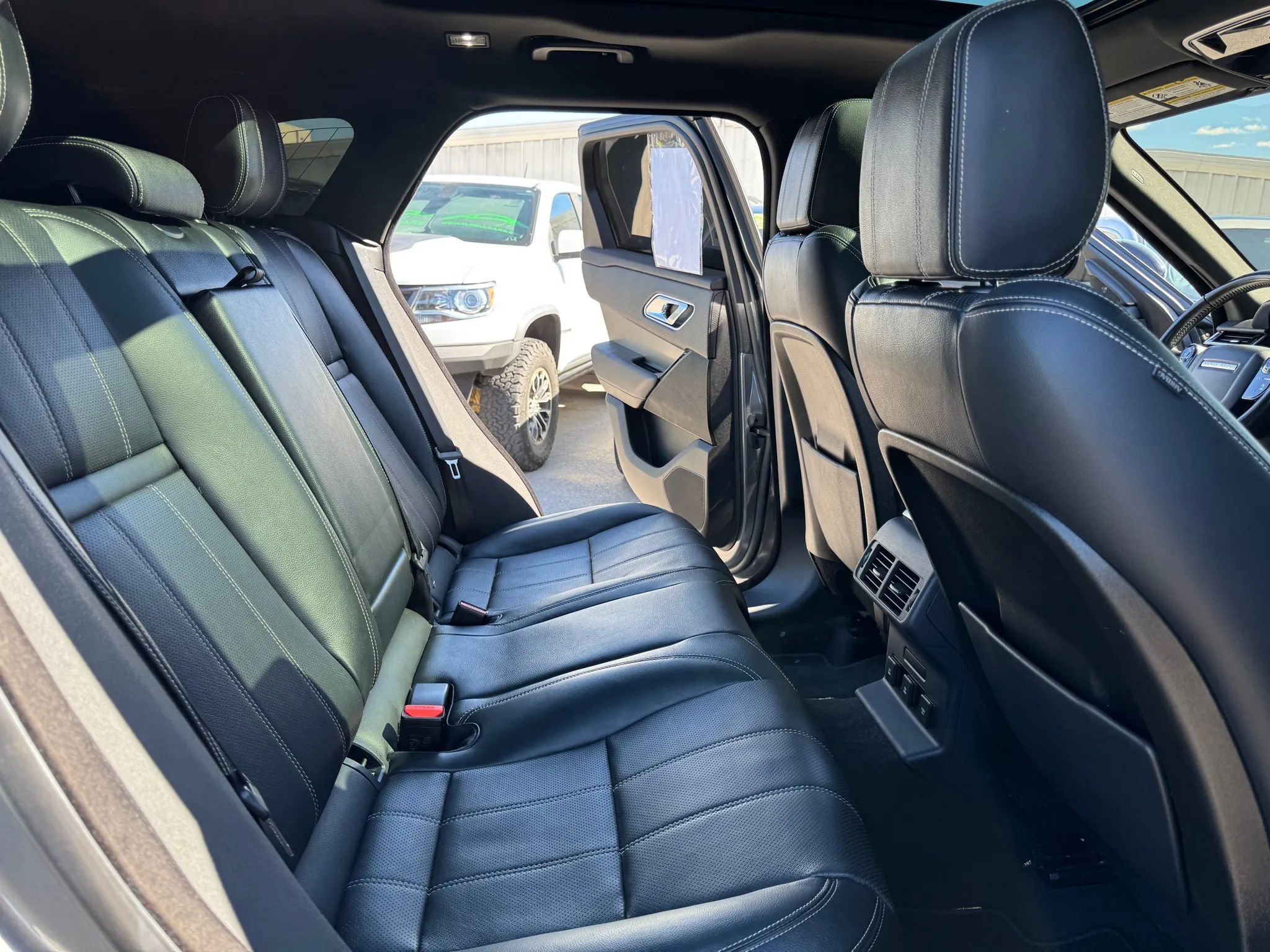 Used 2018 Land Rover Range Rover Velar S image 11