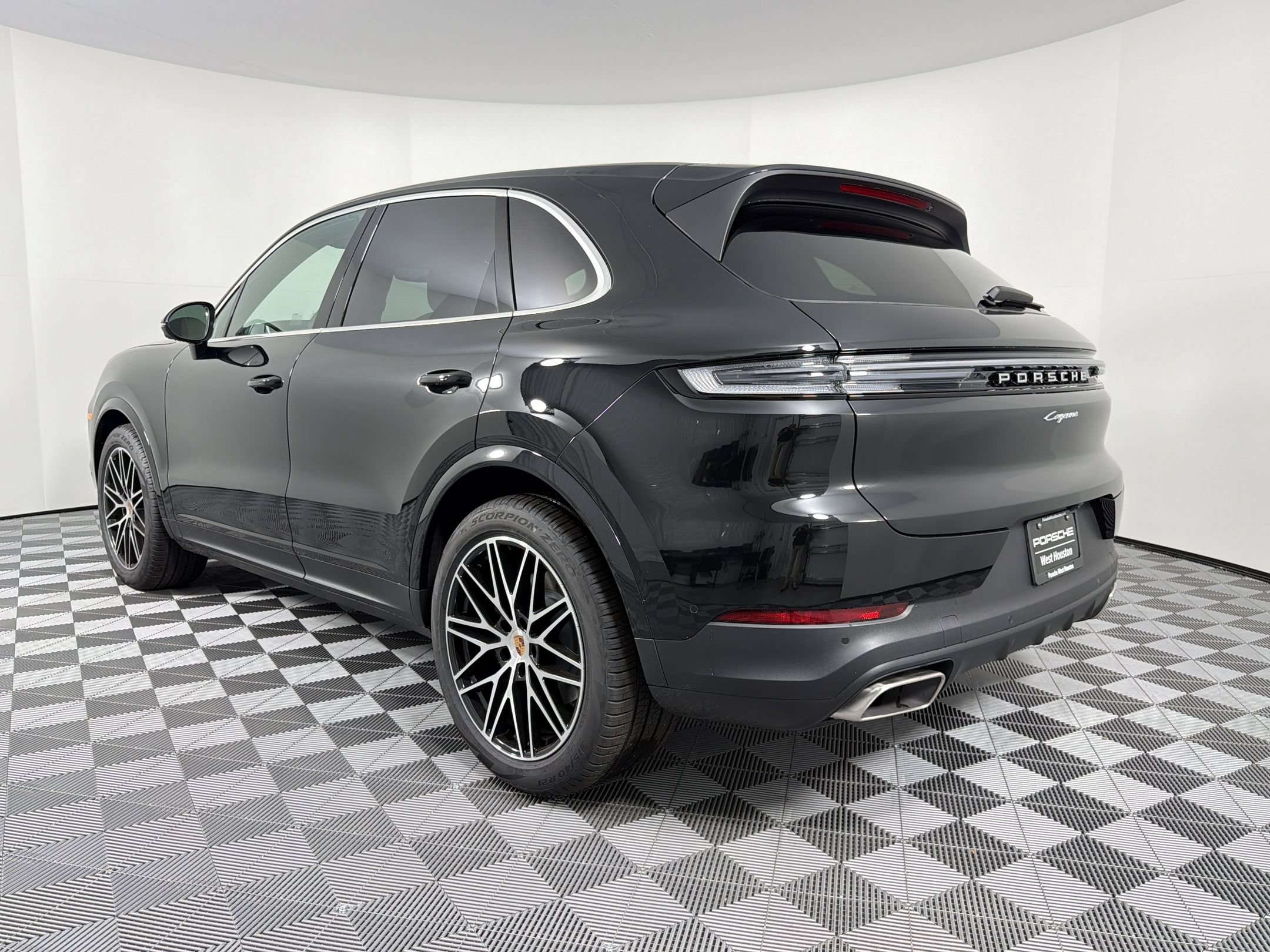 Certified 2026 Porsche Cayenne AWD/4WD image 3