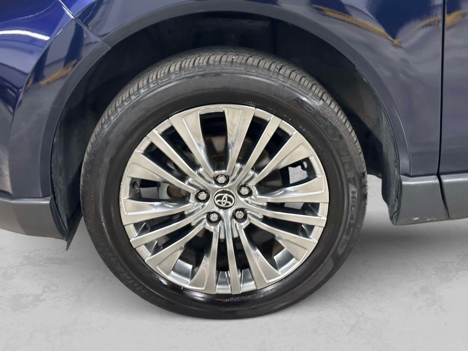 Used 2024 Toyota Venza XLE AWD/4WD image 10