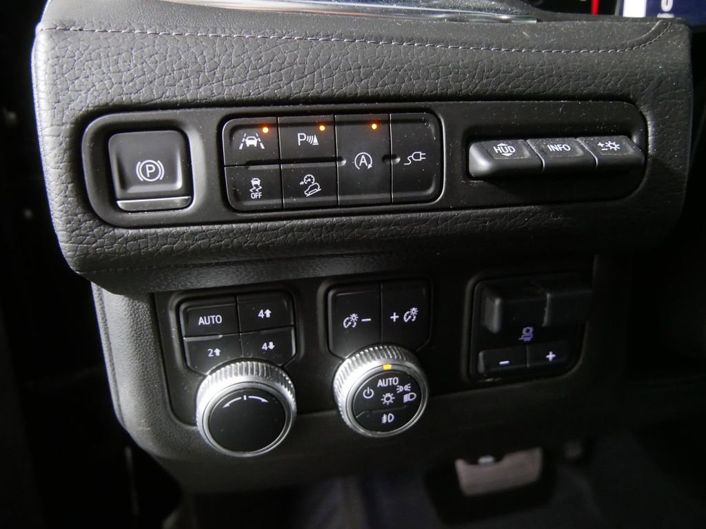 Used 2021 GMC Yukon Denali w/ Denali Premium Package AWD/4WD image 17