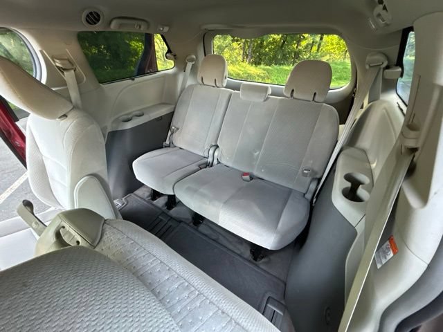 Used 2015 Toyota Sienna LE FWD image 39