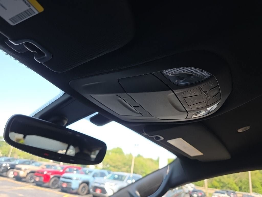 Used 2020 Chrysler Pacifica Touring-L FWD image 27