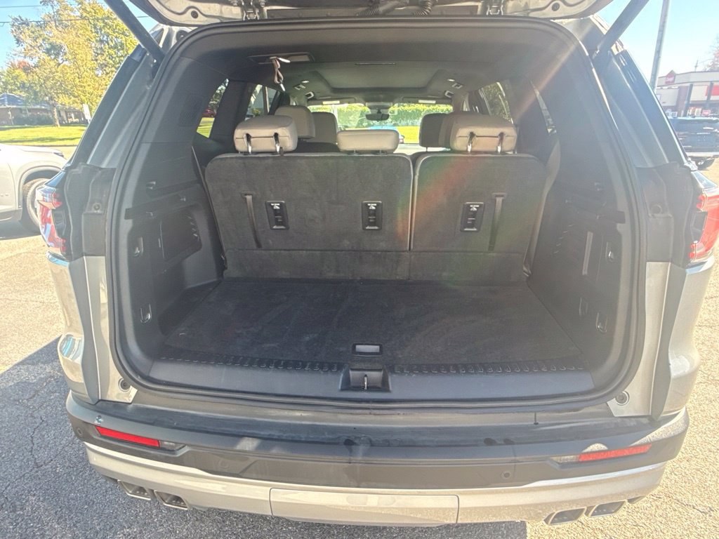 Used 2026 GMC Acadia Elevation w/ Elevation Premium Package FWD image 9