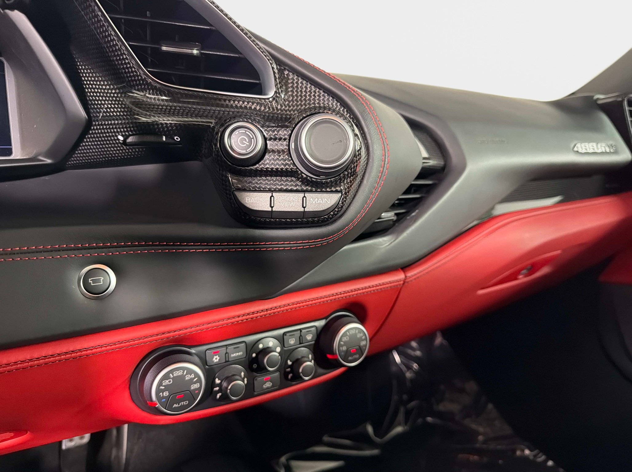 Used 2018 Ferrari 488 GTB RWD image 34