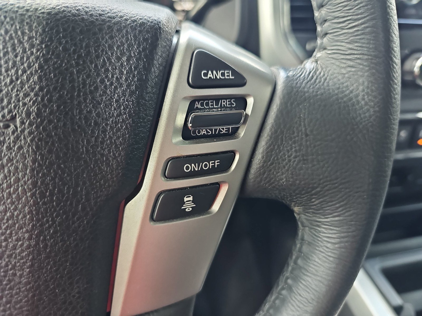 Used 2021 Nissan Titan SV w/ SV Convenience Package AWD/4WD image 15