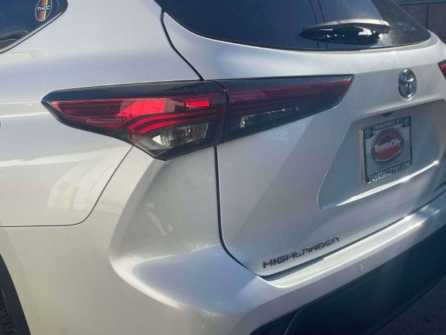 Used 2022 Toyota Highlander Limited AWD/4WD image 12