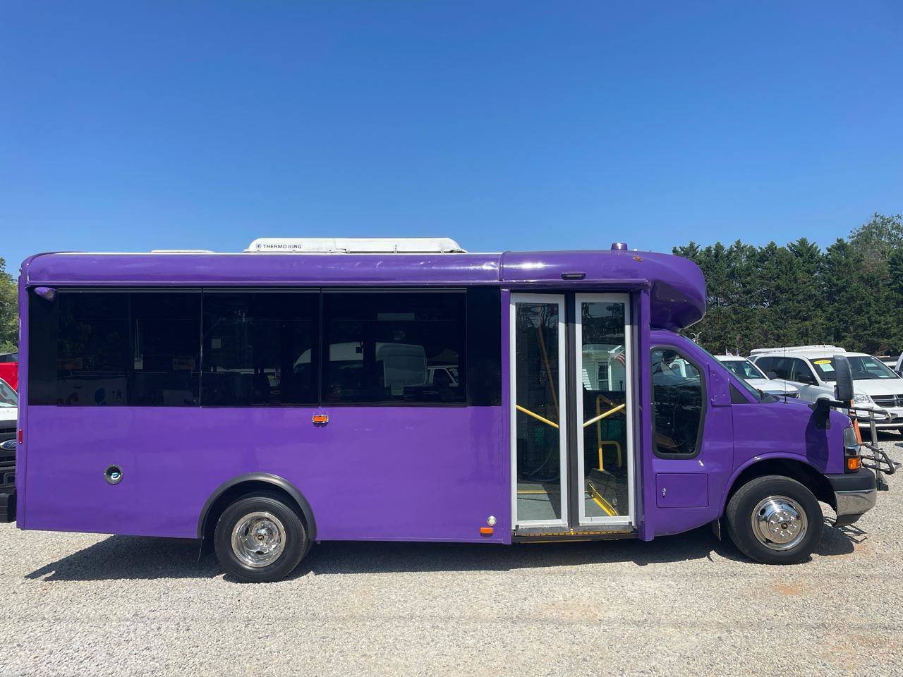 Used 2015 Chevrolet Express 4500 w/ Shuttle Bus Package RWD image 8
