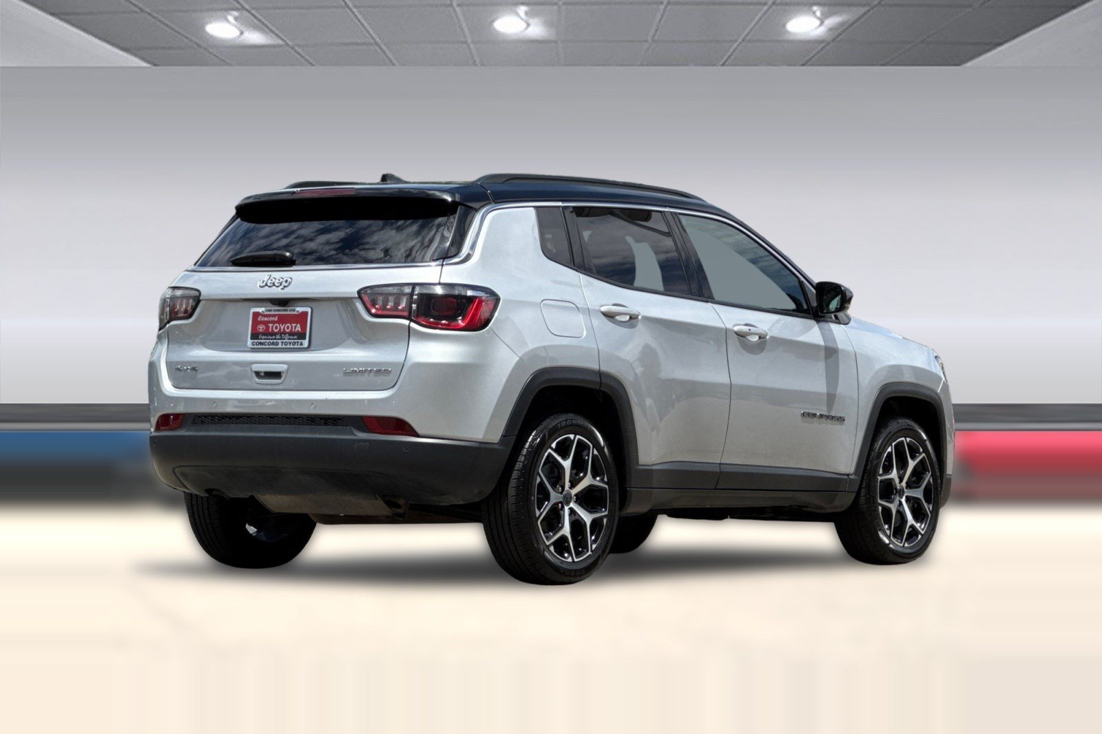 Used 2025 Jeep Compass Limited AWD/4WD image 9