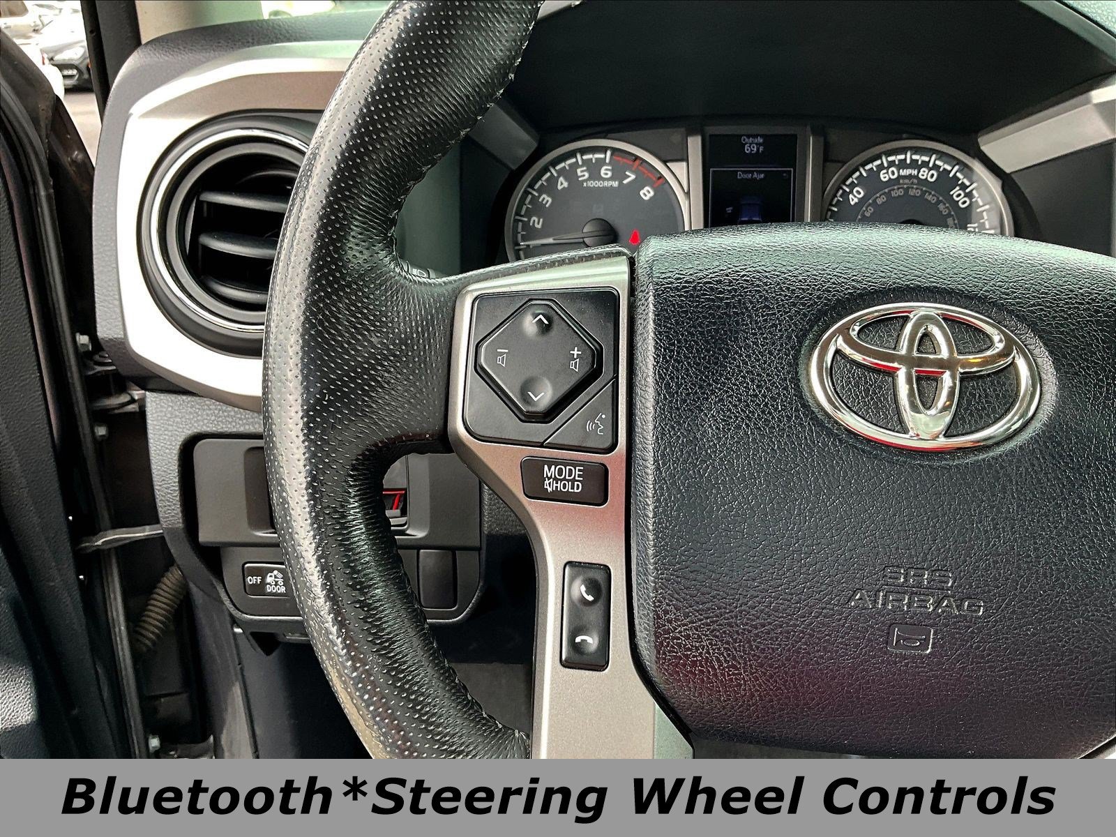 Used 2016 Toyota Tacoma SR5 w/ SR5 Appearance Package (SN) RWD image 11